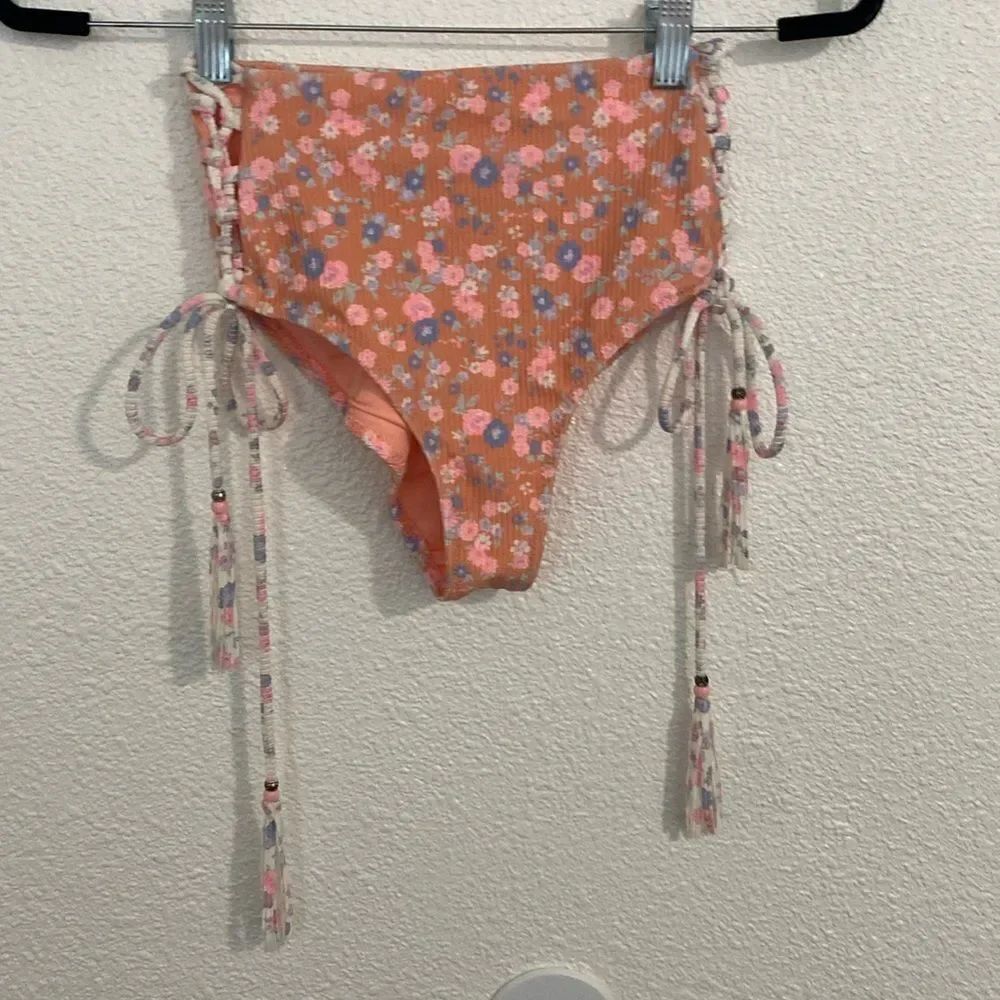 NWOT- Power 2 the flower-Alter’d State-high waisted boho lace up bottoms-Size XS